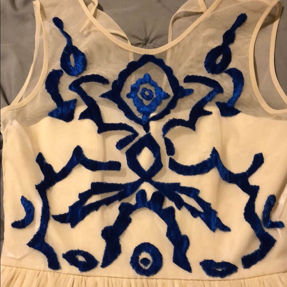 Cream and blue cocktail evening dress. - Picture 4 of 5